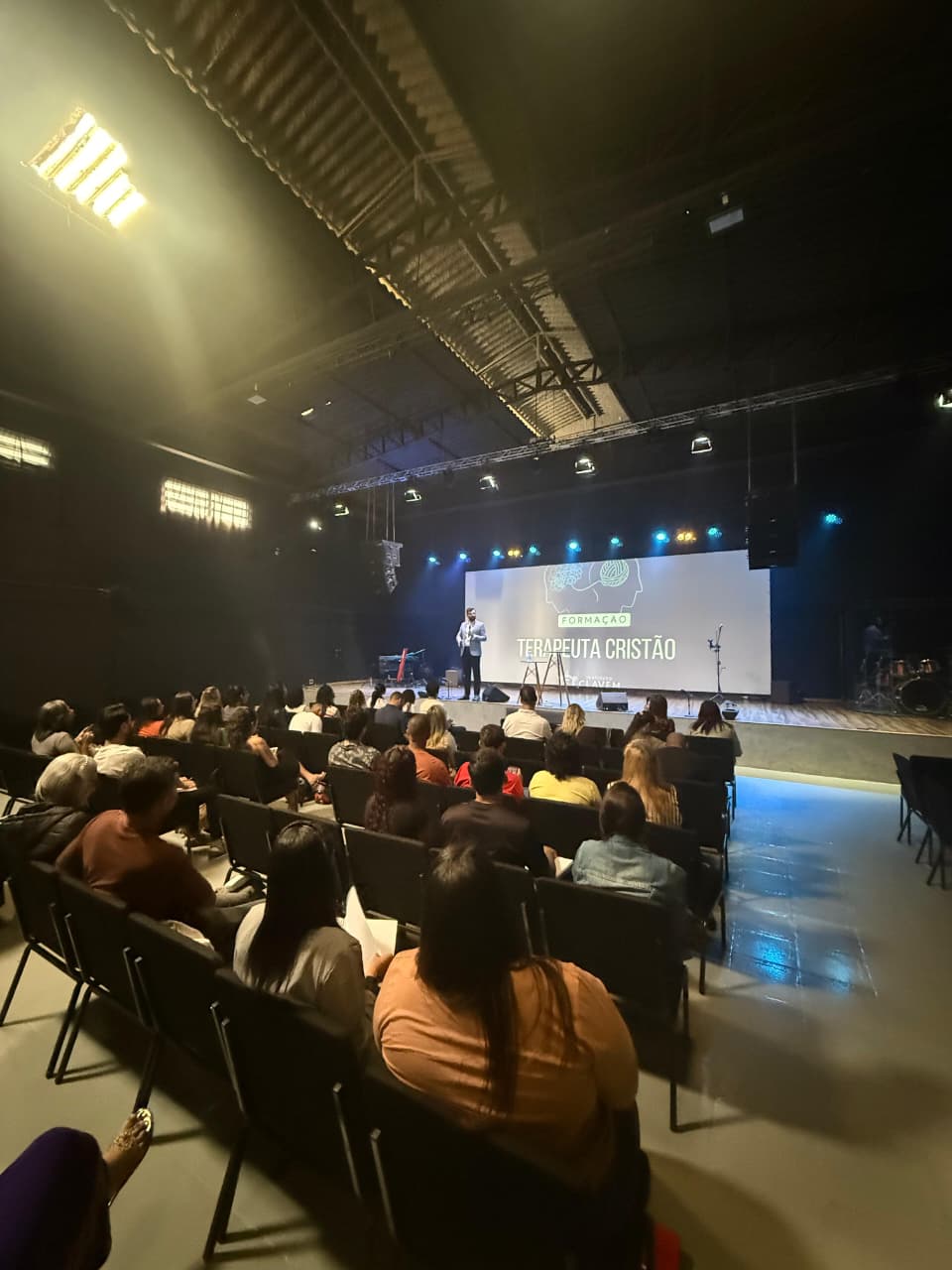Auditório durante formação do Instituto Clavem
